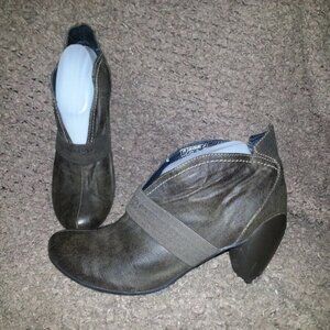 JUMP FOR THE PEOPLE-BRASH Bootie-Olive/Dark Brown Leather-Size 9.5-Excellent
